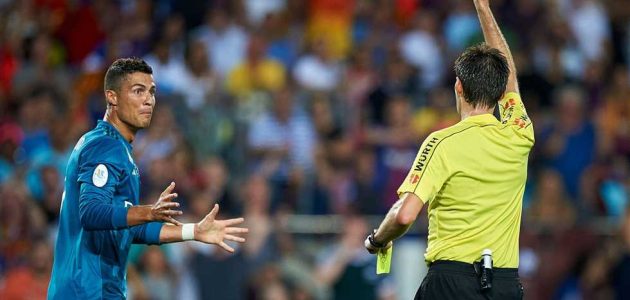 ضربه رونالدو من قبل.. بينجويتشيا حكم للكلاسيكو بين برشلونة وريال مدريد