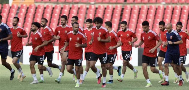 الأهلي بالزي الأحمر أمام القطن.. وصاحب الأرض يرتدي الزي الأبيض