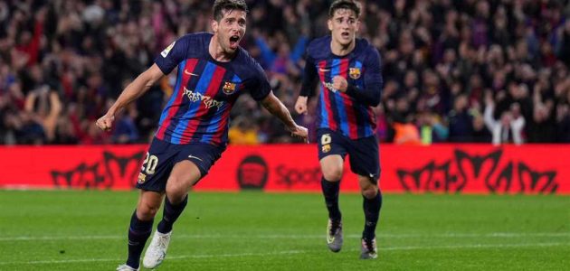 روبيرتو: برشلونة لم يحسم الدوري والجميع أصابه الجنون بعد هدف كيسي